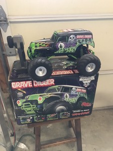 traxxas monster jam grave digger