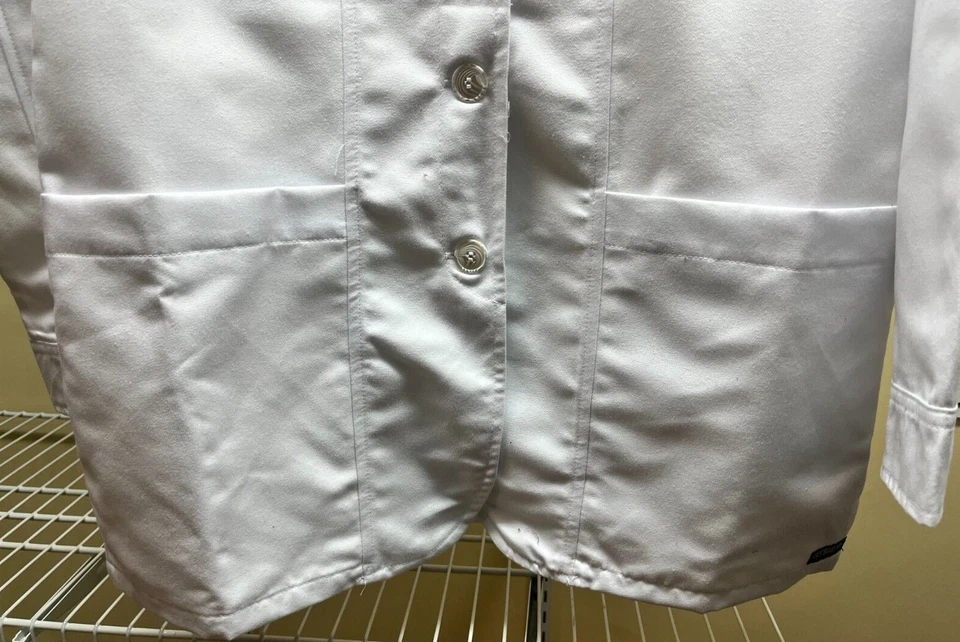 Women's Grey's Anatomy Classic 30" Lab Coat 4 Pocket Button Cuff Sz S White NWT - Image 4 of 4