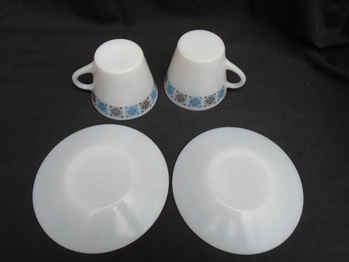 Vintage JAJ Pyrex Cups and Saucers x2 Chelsea Pattern - Picture 5 of 6