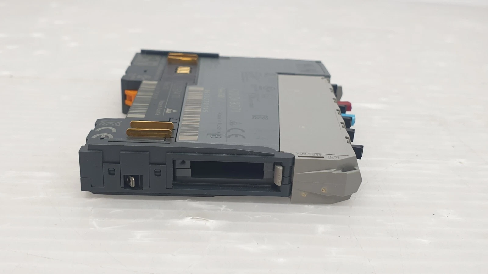 Other side of the X20 DI 9371 module and terminal block
