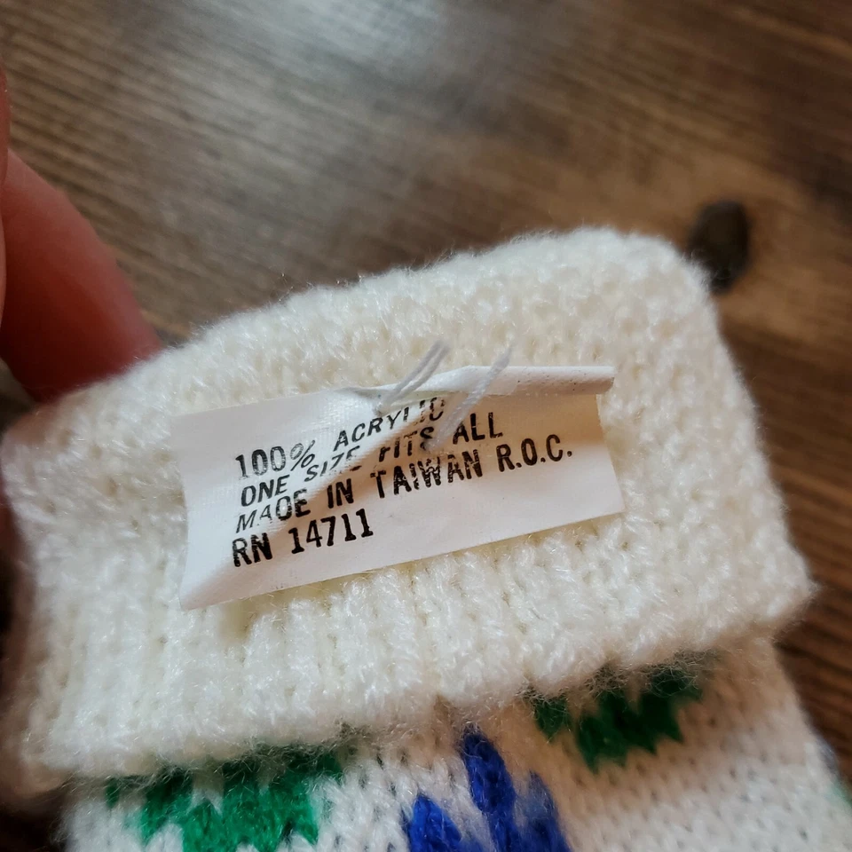 2 Pair Vintage Children's White Mittens with Floral Design - Image 3 of 4