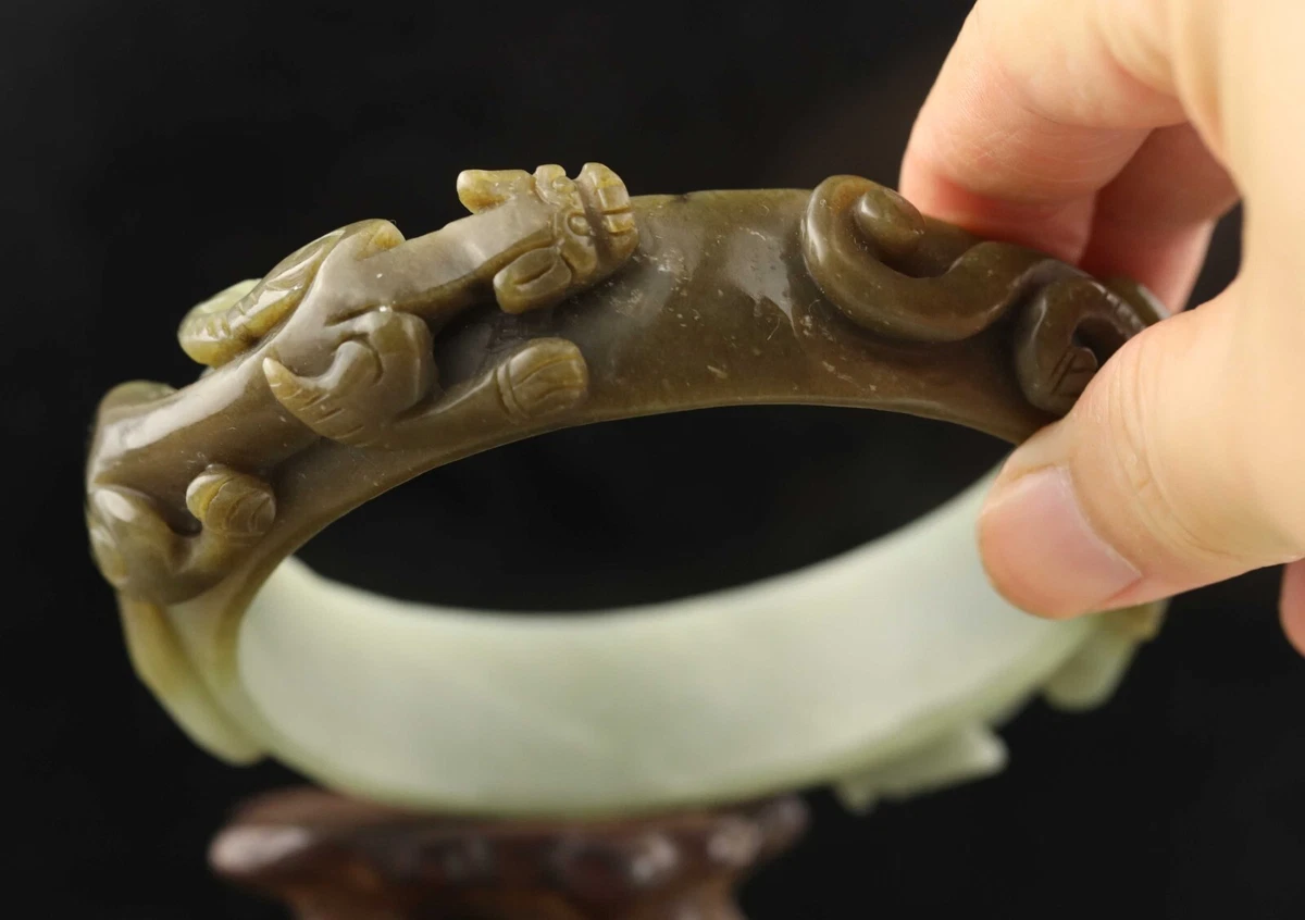 Carved jade bangle outlet