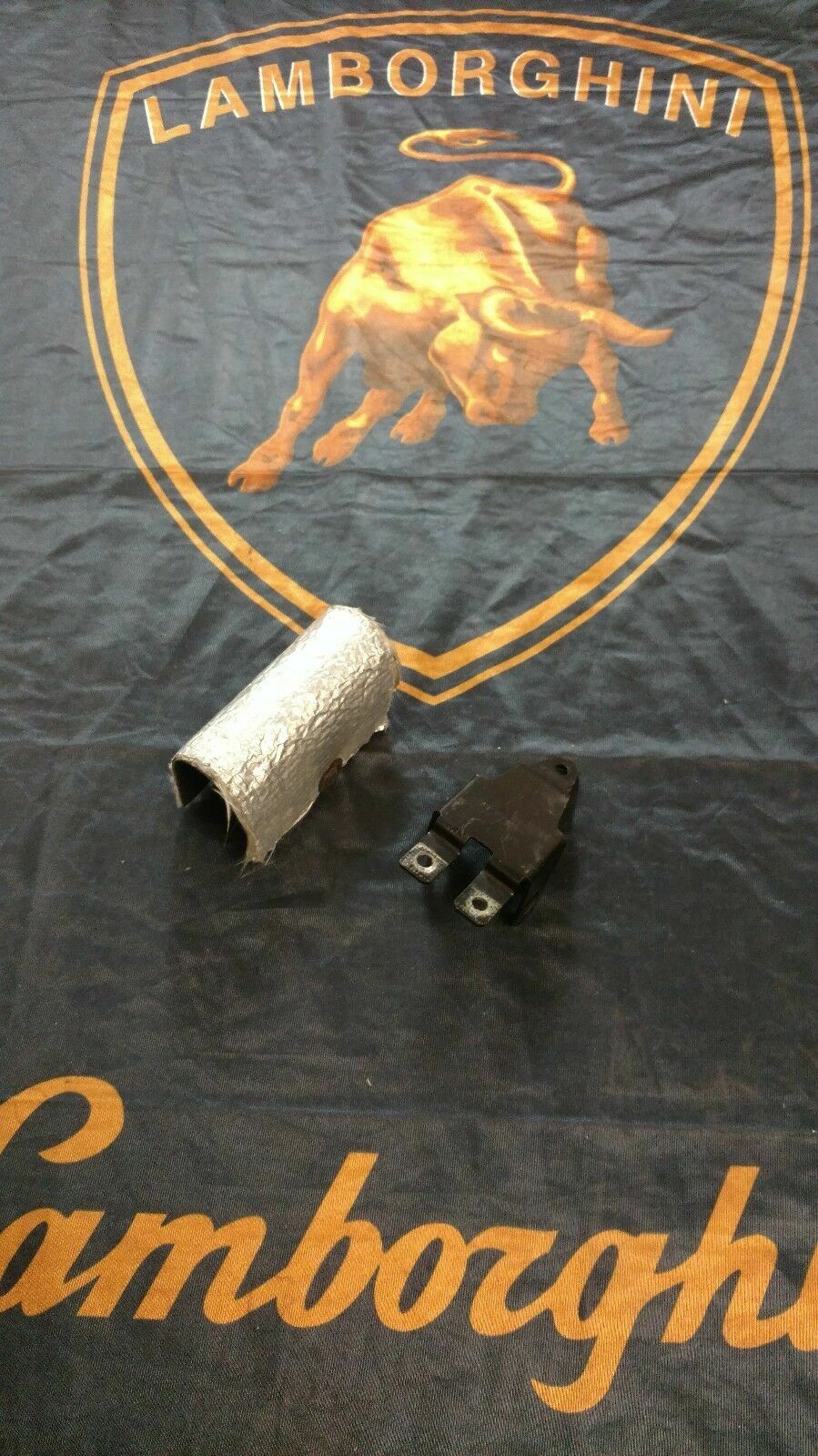 LAMBORGHINI MURCIELAGO REAR SPOILER MOTOR BRACKET AND COVER OEM 410827992
