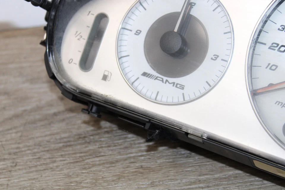 04-06 MERCEDES BENZ w211 E55 AMG KOMPRESSOR SPEEDOMETER INSTRUMENT GAUGE CLUSTER - Image 4 of 4