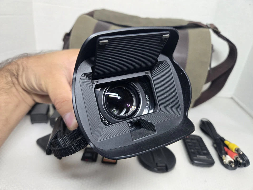 Canon Vixia HF G20 Camcorder Bag 3 Batteries 2 64gb Memory Cards Remote - Image 3 of 4