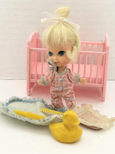 Liddle Kiddles Baby Diddle W/ Crib Pillow Yellow Duck Blanket comb brush Mattel