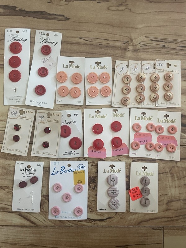 Vintage Pink And Red Buttons La mode, Le bouton, La. Petite, Streamline, Lansing
