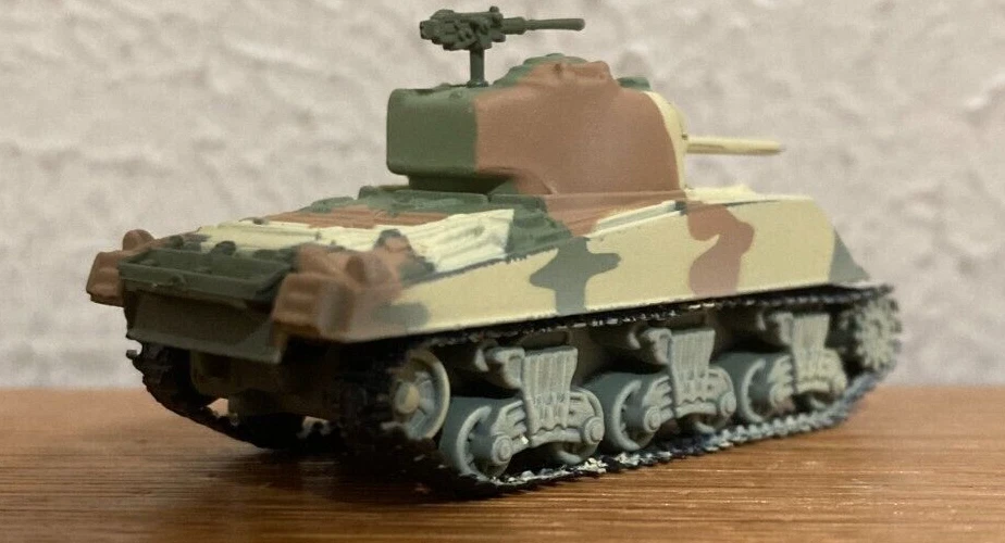 Johnny Lightning WWII Warriors: Pacific Theater M4A3 Sherman Tank 1:100 Model - Image 2 of 4