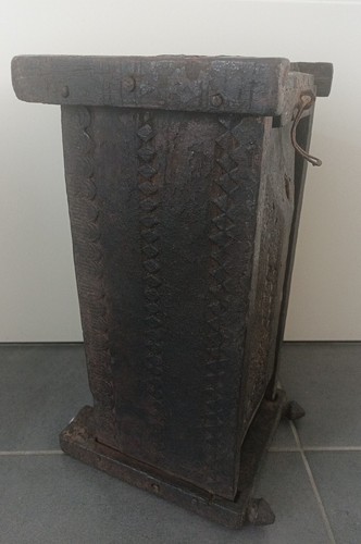 Très Ancien Petit Coffre Quadrangulaire Du Népal - Foto 3 di 9