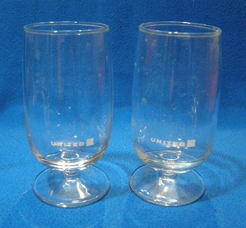 2 United Airlines First Class Stem Wine Glasses Clear 4 1/4" Tall Logo on Bowl
