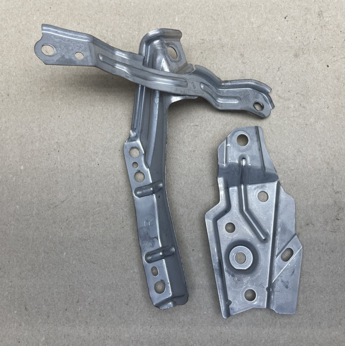 10-11 Lexus IS250C IS350C RIGHT SIDE DOOR PANEL BOARD BRACKETS 67610-53780-C2
