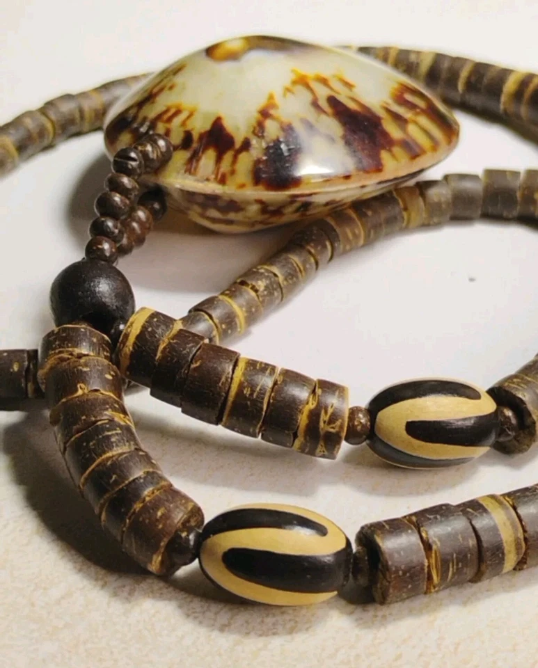 Collar De Colección LIMPET Shell Artesanal Heishi Bead 17" ¡con Dos Tonos Acento Cuentas! Foto 2 de 4