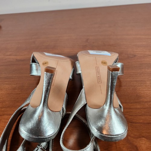Vince Camuto donna Evinda argento tacco fermo misura 6,5 cinturino alla caviglia punta aperta - Foto 11 di 14