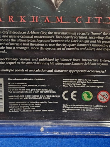 DC Direct Batman: Arkham City Series 2: Batman (Detective Mode Variant) Figure - Picture 3 of 6