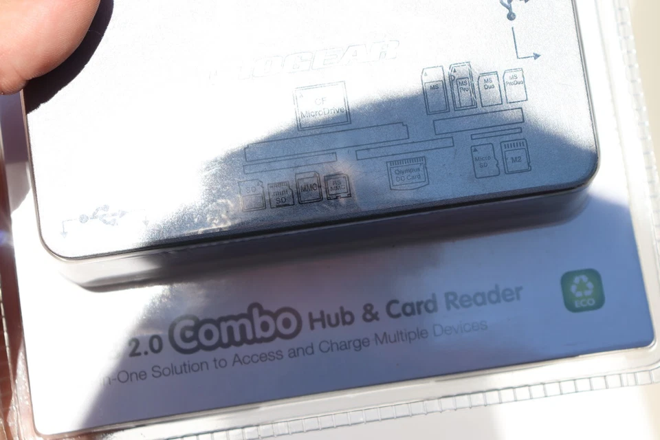 IOGear High Capacity Support SDHC / Micro SDHC 2.0 Combo Hub & Card Reader - Image 3 of 4