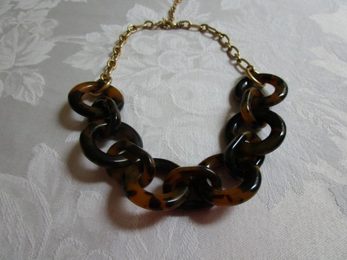 J Crew Tortoise Resin Lucite Large Link Necklace Signed Gold Tone Very Good - Picture 2 of 11