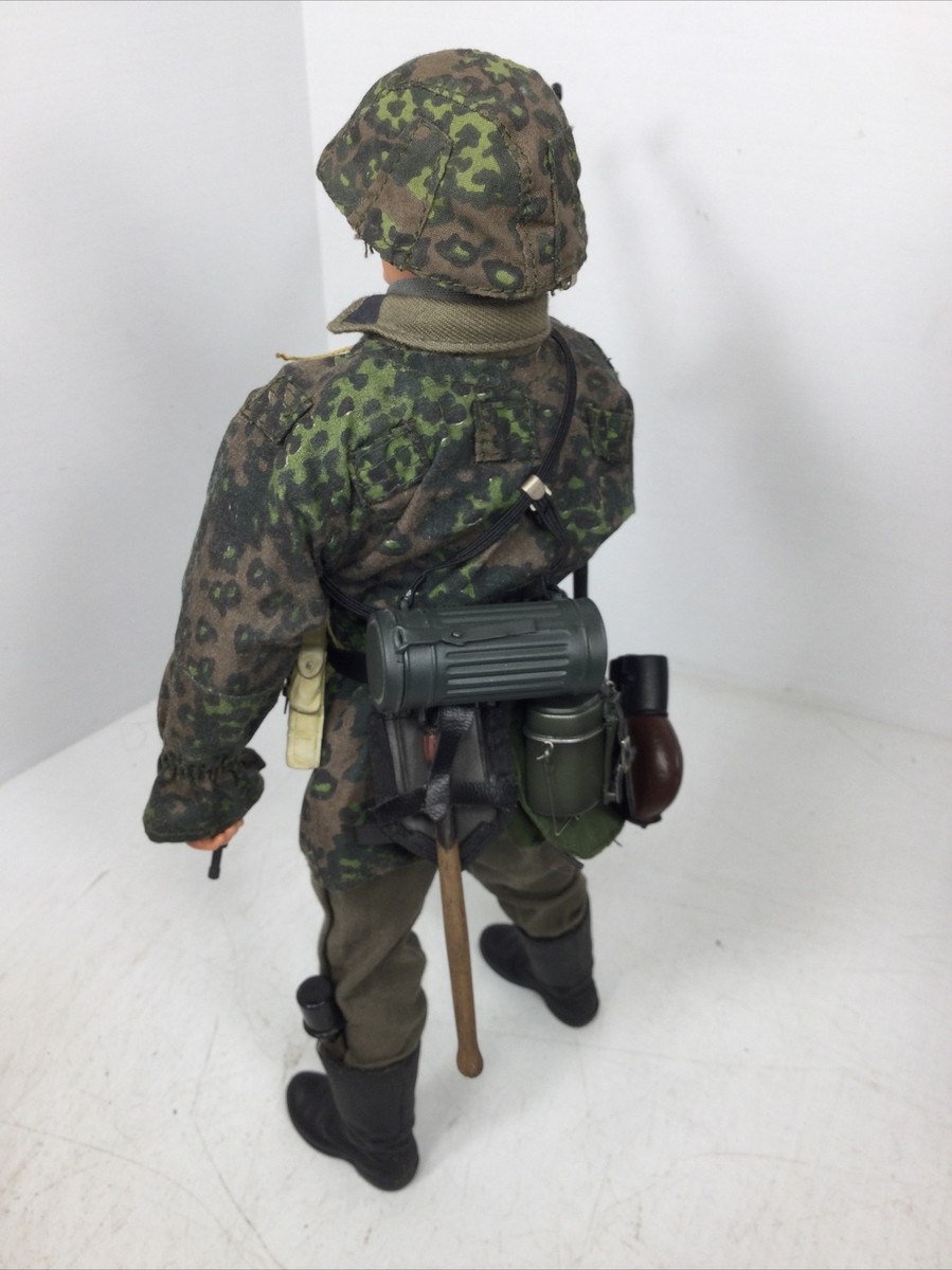 1/6 HASBRO GI JOE WW2 GERMAN WAFFEN SS OFFICER MP-44 & P-38