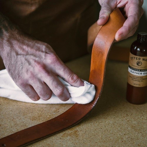 Otter Wax 5oz Leather Oil – All‑Natural Polishing for Furniture Boots & More - Picture 3 of 4