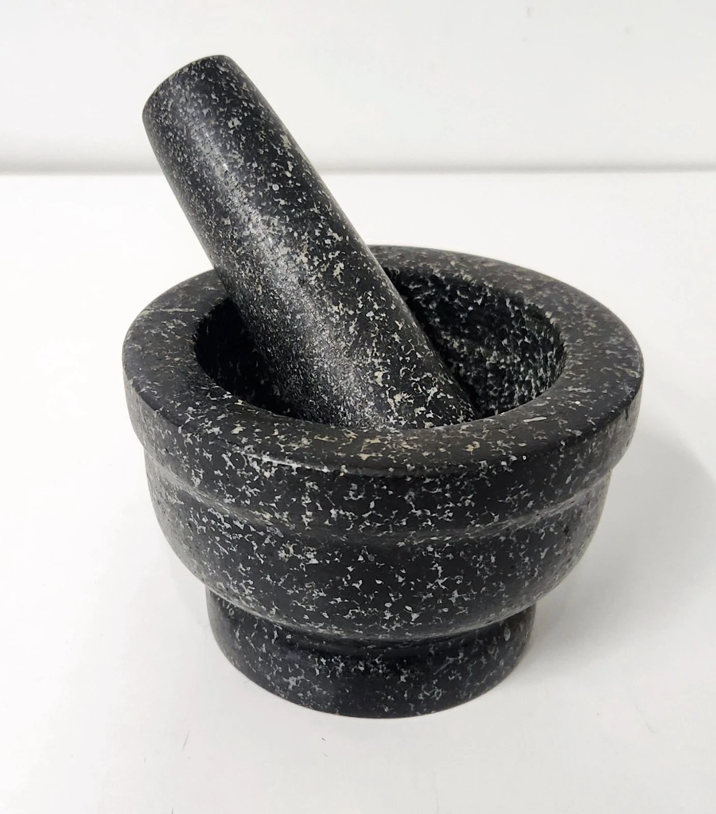 Black Granite Mortar and Pestle, 5" Diameter, 2kg