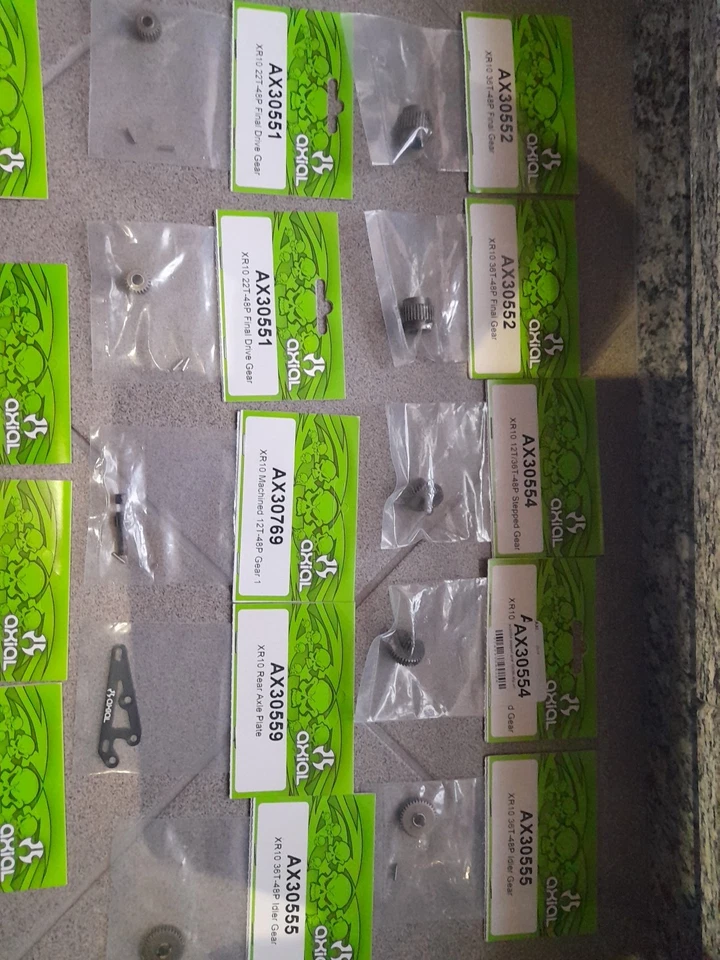 Axial XR-10 Lotto Ricambi Nuovi Scaler Crawler M.o.a. 17 Parti Nuove In Busta - Immagine 2 di 4