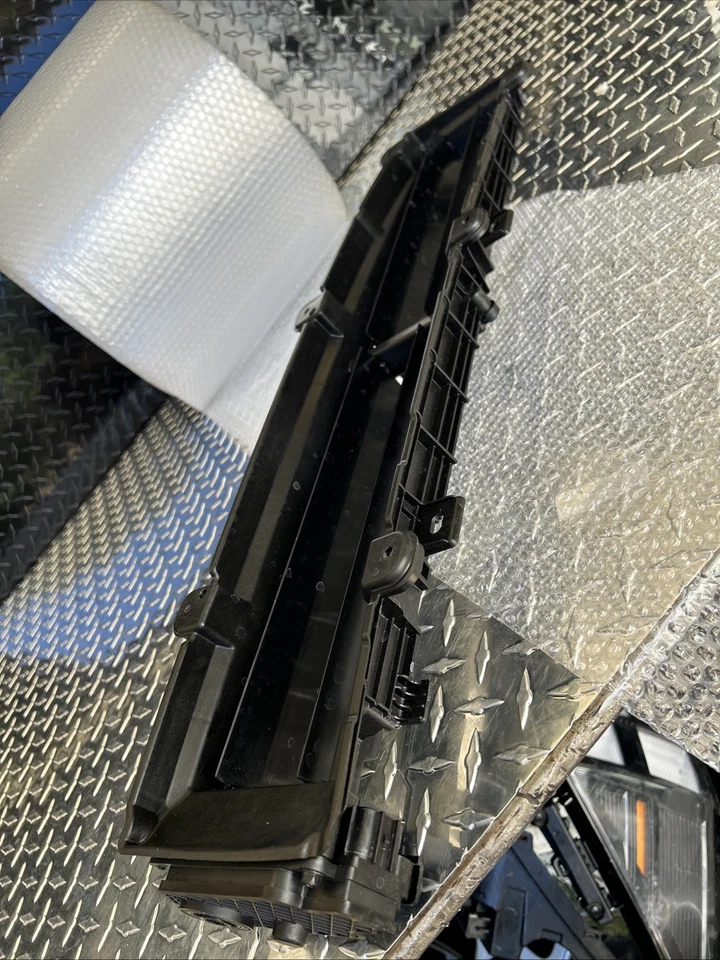 Conjunto de ventilación obturador de aire activo delantero radiador Hyundai Tucson 24-25 86950CW500 Foto 3 de 4