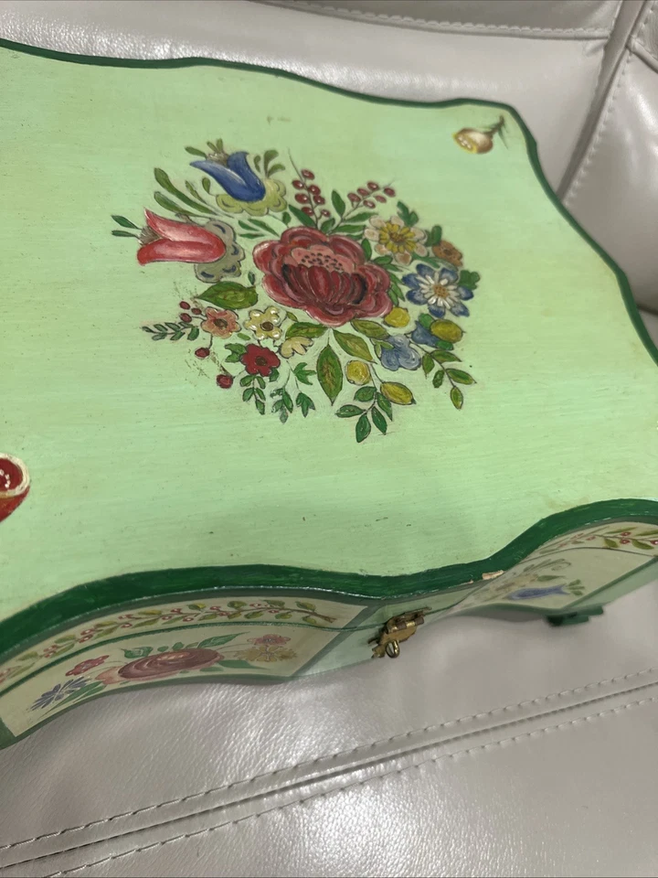 VTG Hand-Painted Wooden Jewelry Box – USA Folk Art Floral Chest 1970s 14”x12”x6” - Image 2 of 4