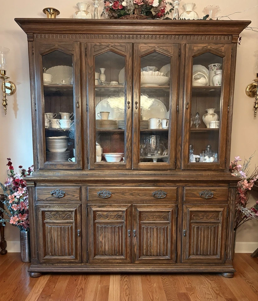 Ethan Allen 橡木灯中国橱柜 | 玻璃笼带自助餐底座 — 第 3/3 张图片