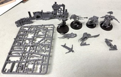Warhammer miniatures assortment Games Workshop figures, pieces, incomplete sprue