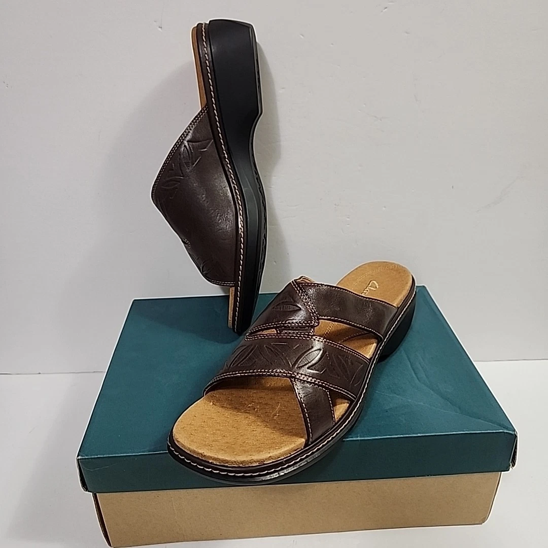 Sandali Clarks Cafe marroni in pelle goffrata slide donna 10M comodi #72671 NUOVI