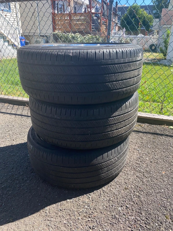 Juego 4 llantas Cadillac Escalade con neumáticos incluidos Foto 2 de 4