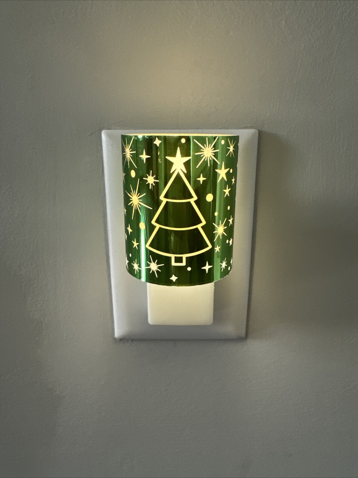 Bath & Body Works Christmas Green Tree Wallflower Plug Refillable Air Freshener-image