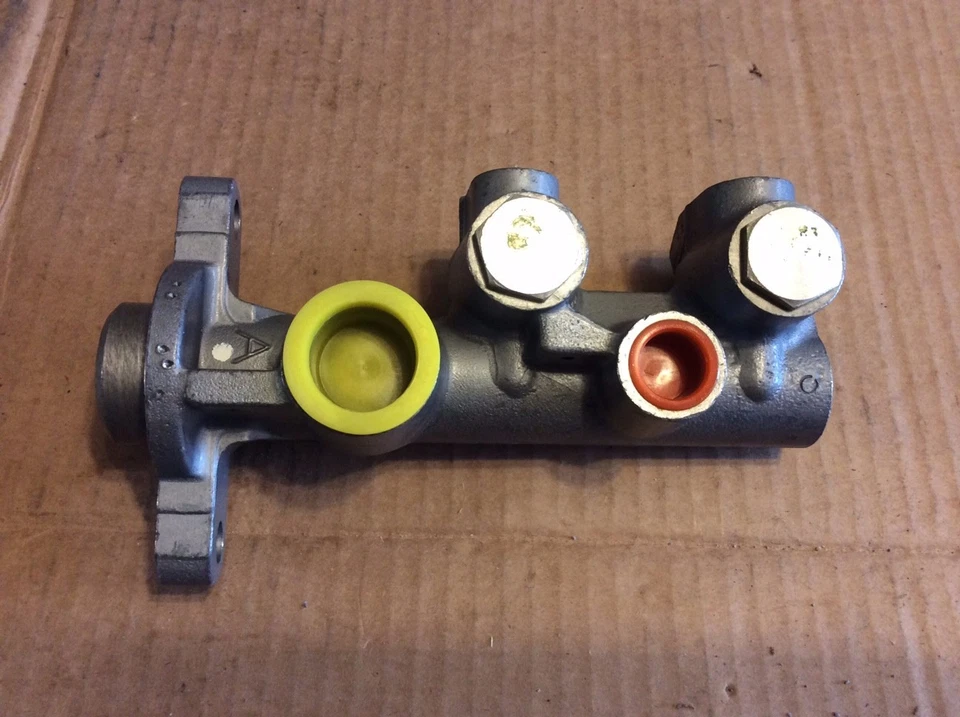 Cilindro maestro de freno Wagner R122618 para Cadillac Deville Fleetwood 91-93 Foto 3 de 4