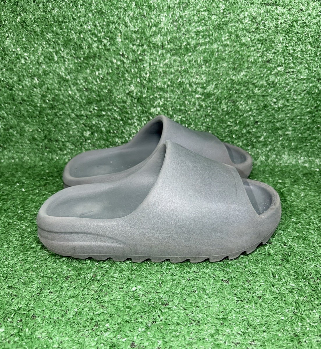 adidas Yeezy Slide Slate Grey Mens Size 5 Womens Size 6.5 Comfort