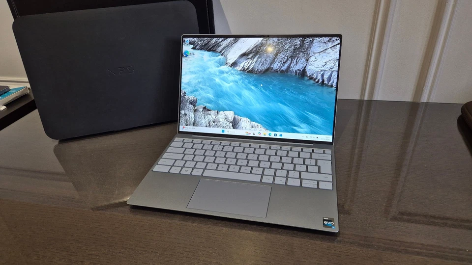 Dell XPS 13 9315 13.3" (256GB SSD, Intel Core i5-1230U 3.30GHz, 8GB RAM) Laptop, photo 1 of 5