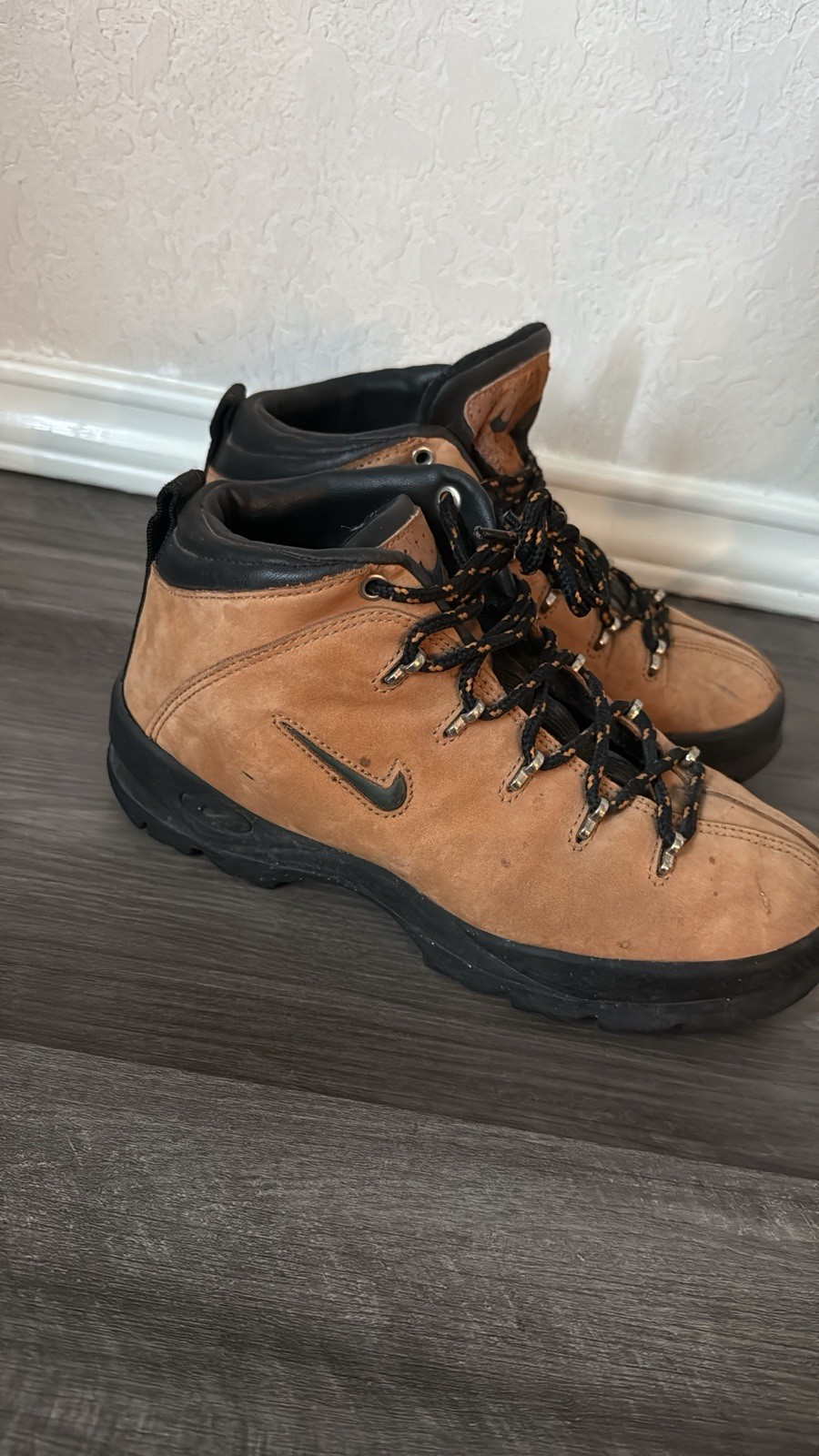 Nike ACG Womens Lightweight Leather Boots Size 5.5Y Black Brown