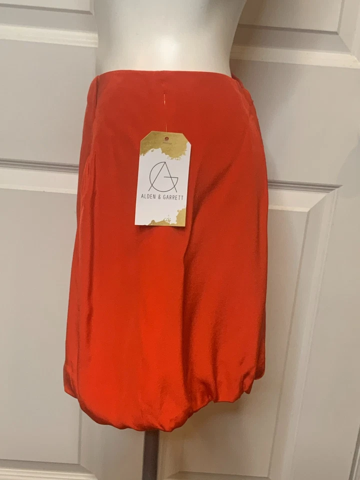 Minifalda Tibi roja 100 % seda con pantalones cortos Skort, talla 4 Foto 3 de 4