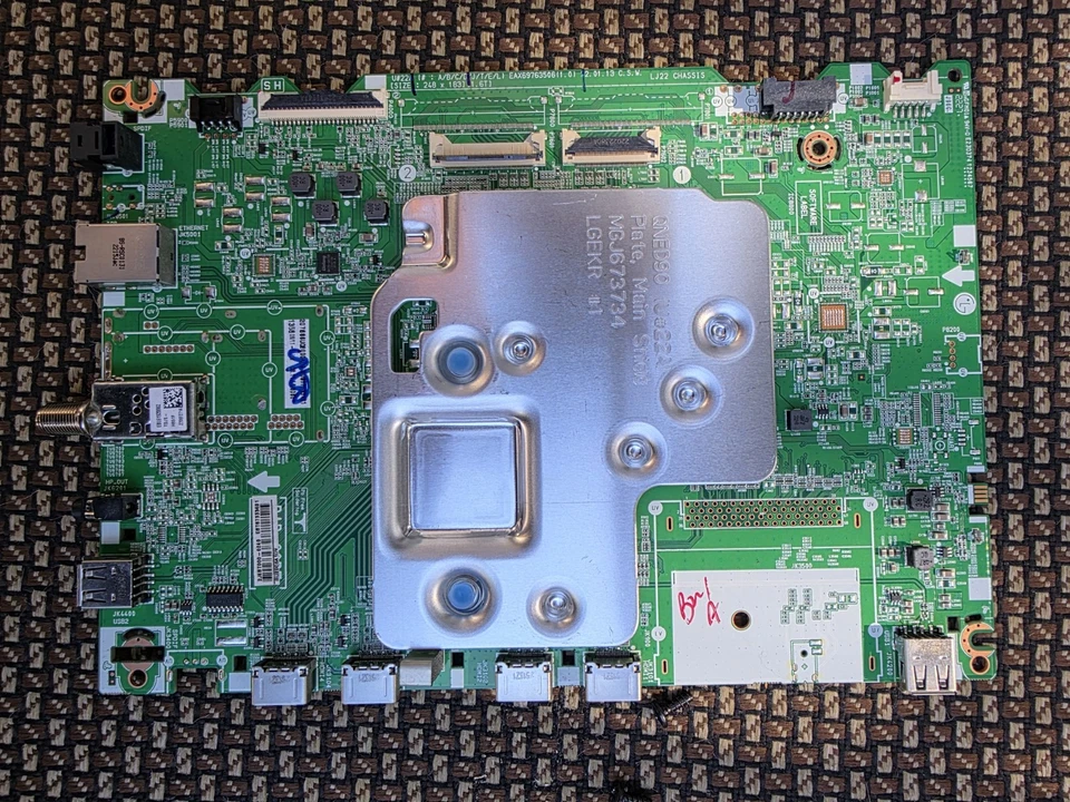 Placas y altavoces LG86UQ8000AUB Foto 4 de 4