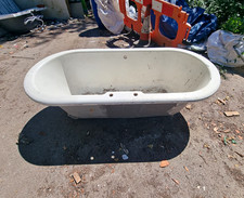 White Cast Iron Freestanding Oval Bath with Overflow Drain, Centre Drain