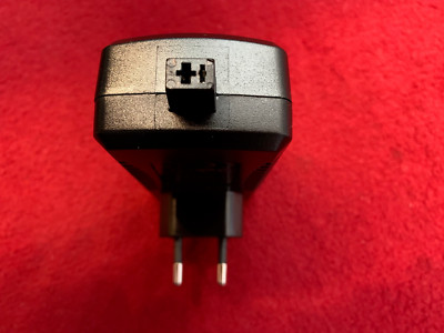 LPS34-200-1500-2C und LPS37-200-1500-2 LED Netzteil 20V 1,5A Eingang eckig 