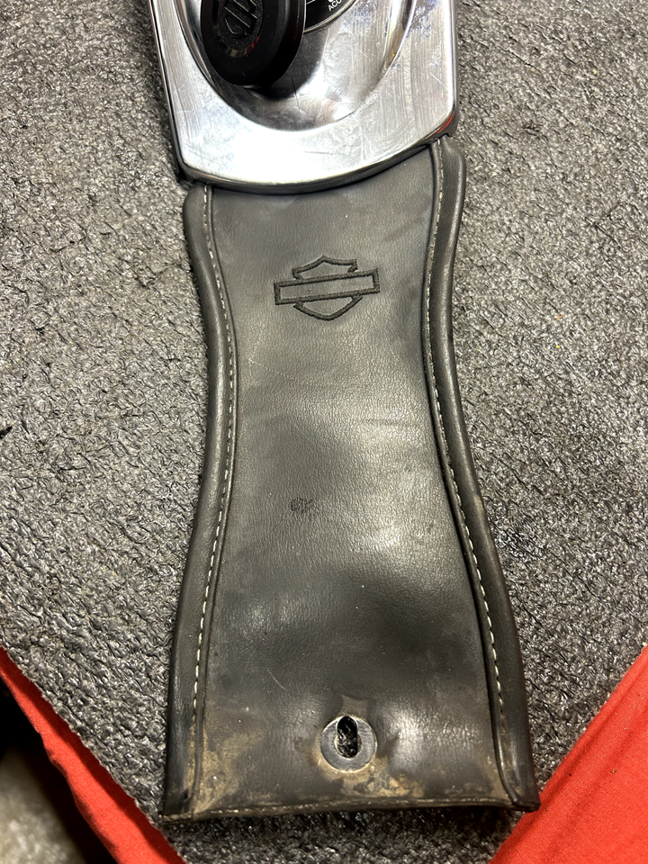 Genuine Harley Dyna Fat Bob Dash Dashboard Console Ignition Switch Key