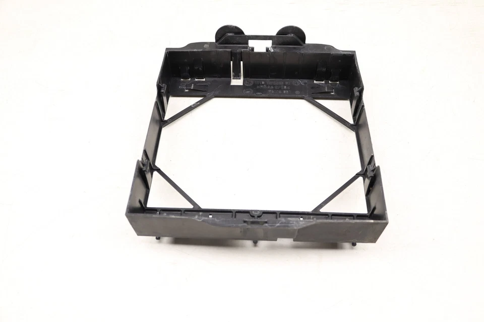 2011-2017 BMW 535I GT XDRIVE - Tampa/suporte auxiliar direito do radiador - Imagem 3 de 4