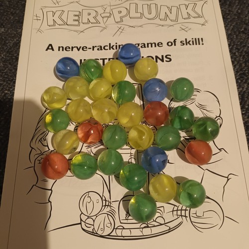 MB Games KerPlunk A Nerve Racking 1996 gioco di abilità completo di istruzioni - Foto 2 di 9