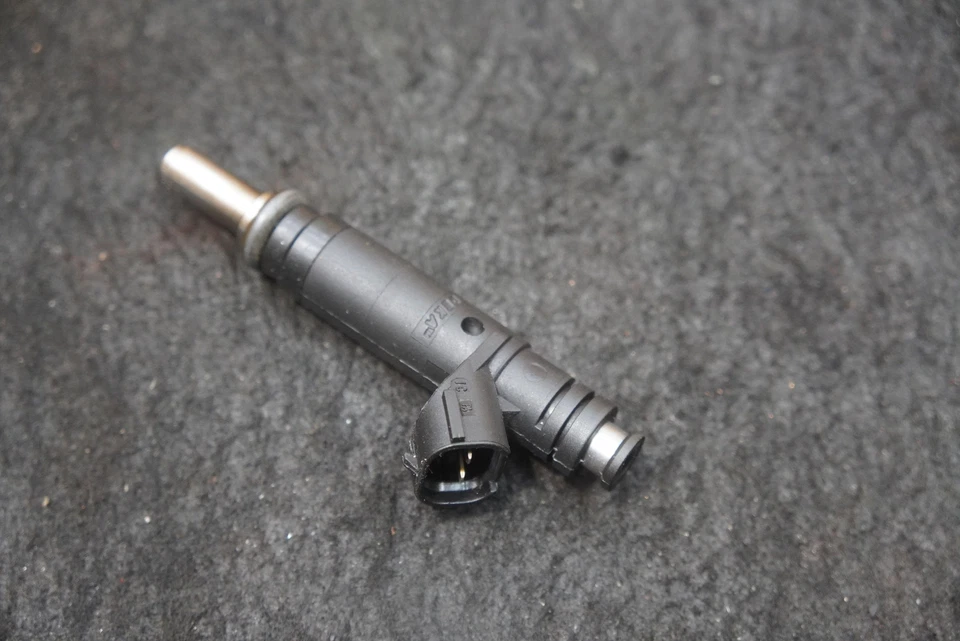 Fuel Injector Injection Valve 07M906031B OEM Lamborghini Aventador 2015 - Image 2 of 3