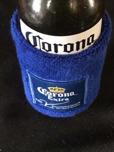 2 Coronas Botella de Cerveza Extra Lata Koozie Coozie Enfriador Nueva Pulsera Base en V - Imagen 6 de 9
