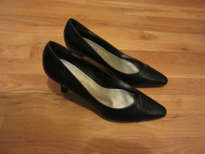 easy street black pumps