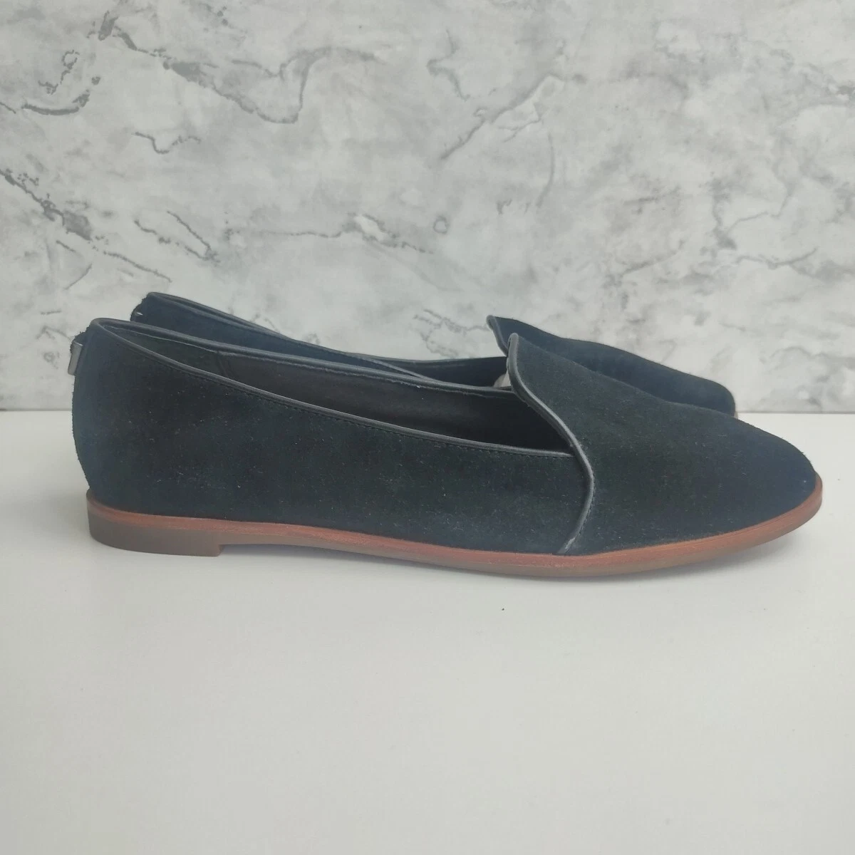 Ugg Bonnie mocassino slip on piatto. UK taglia 5. Pelle scamosciata nera.