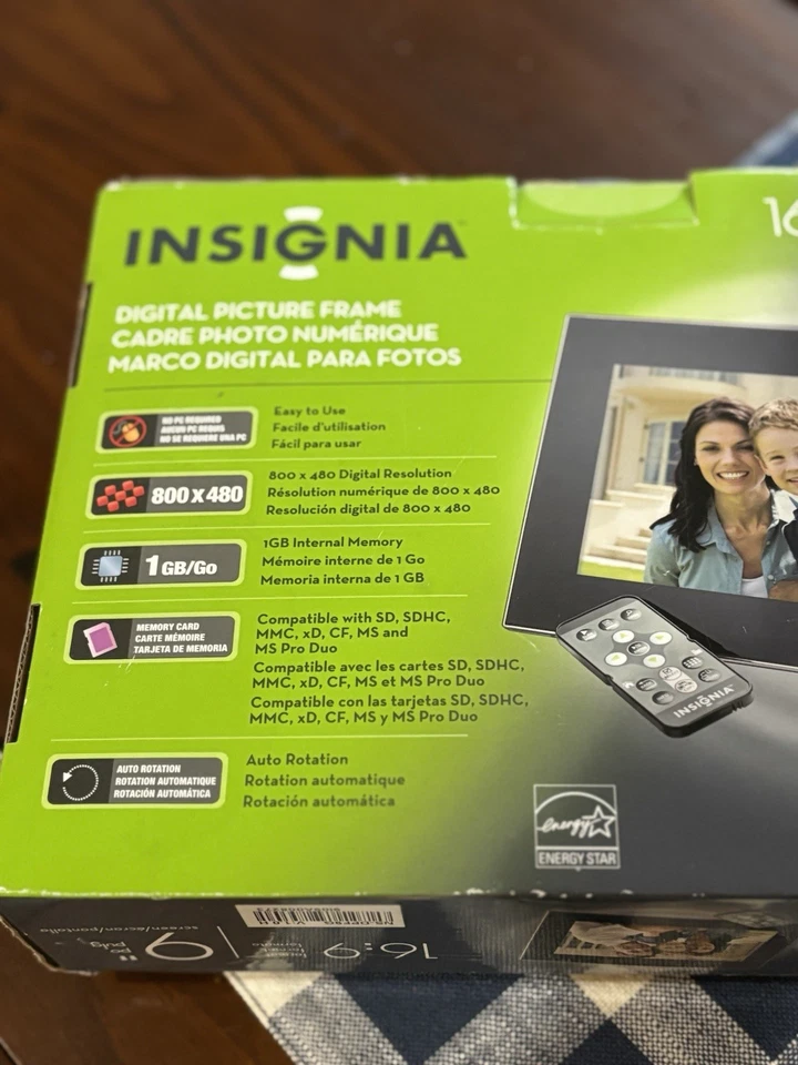 Insignia 9” Digital Photo Frame NS-DPF9G w/ Remote & Power — Tested Working - Image 4 of 4