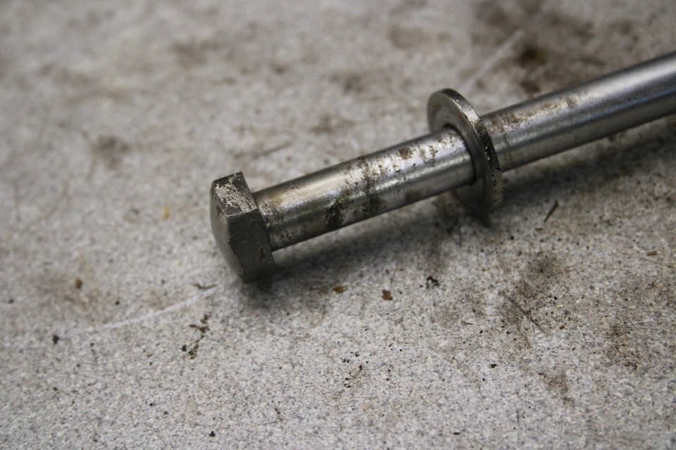 Honda Benly Touring 150 CA95 1964 basculante trasero perno eje de pivote T5-0767. OA Foto 3 de 4