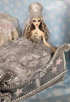 Snow Queen Resin in OOAK Gown & Sled~ Tonner Evangeline Ghastly ~ New