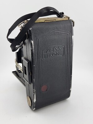Vintage Photographic Zeiss Ikon Derval Ikomat Camera with Leather